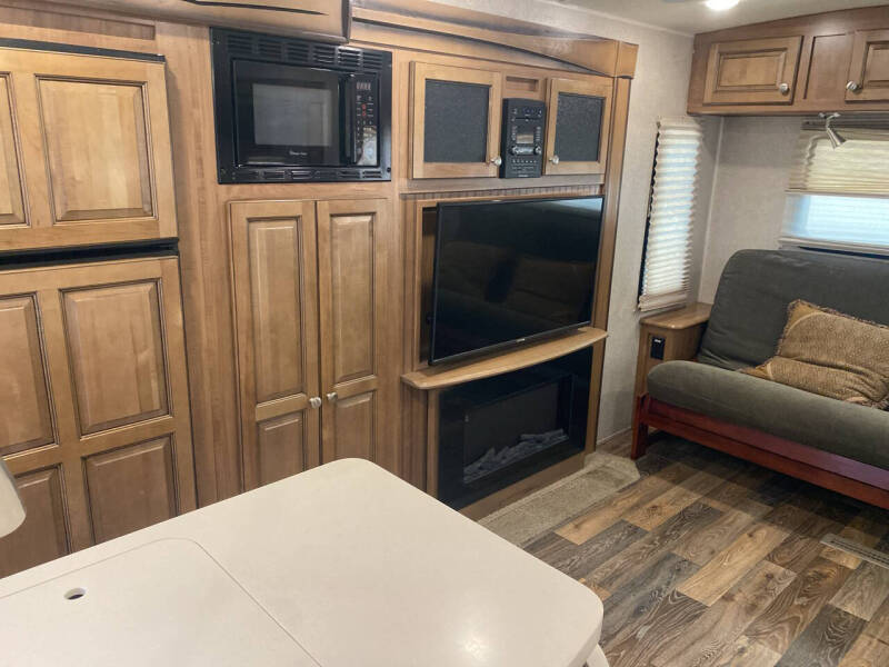 2017 Rockwood 8328BS