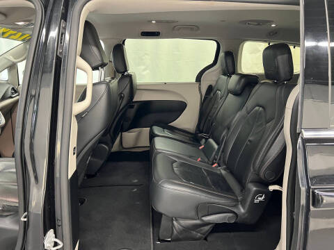 2017 Chrysler Pacifica Touring-L