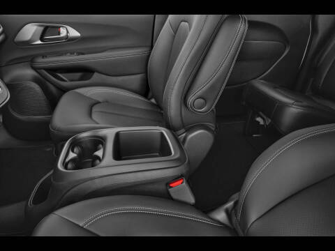 2025 Chrysler Voyager LX