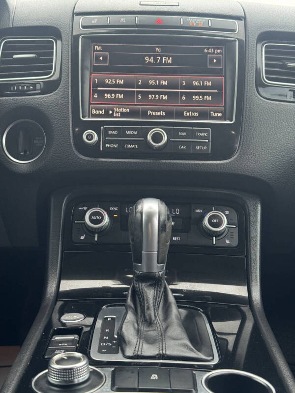 2017 Volkswagen Touareg V6 Sport