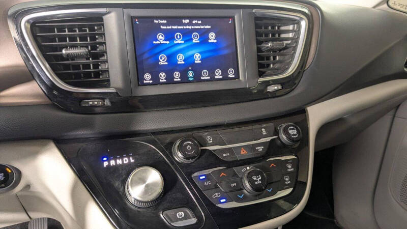 2020 Chrysler Voyager LXi