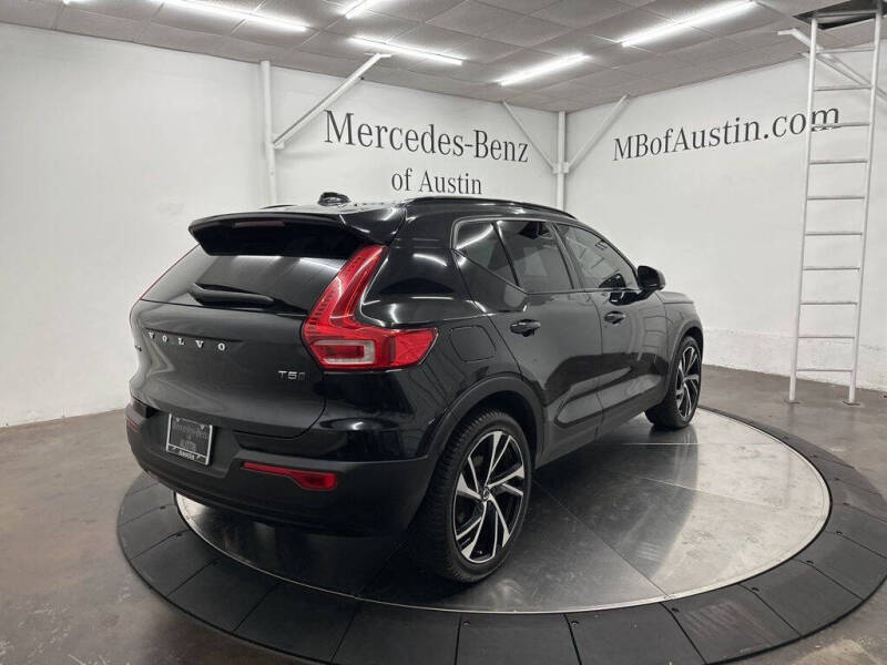 2022 Volvo XC40 T5 R-Design