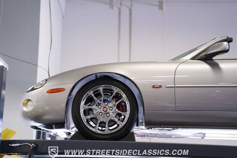 2001 Jaguar XKR