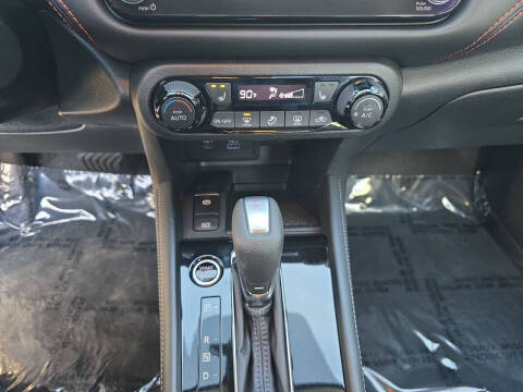 2023 Nissan Kicks SR