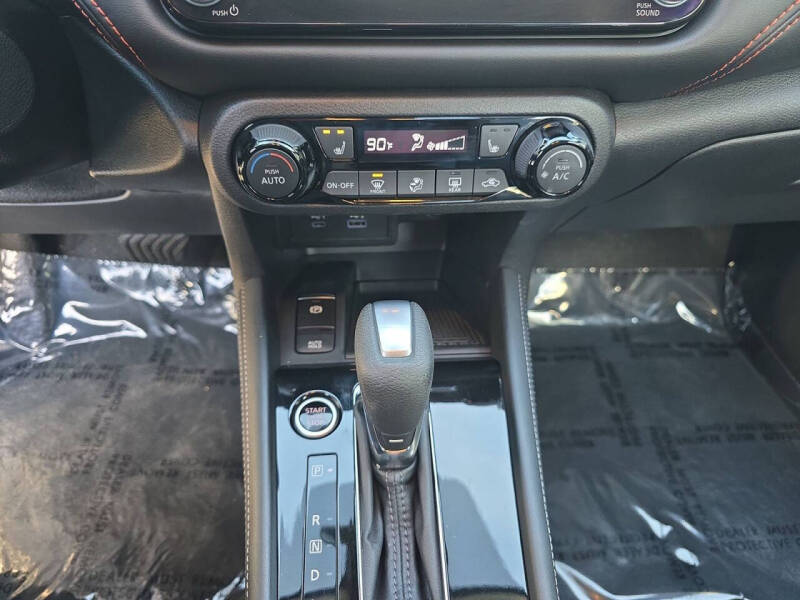 2023 Nissan Kicks SR