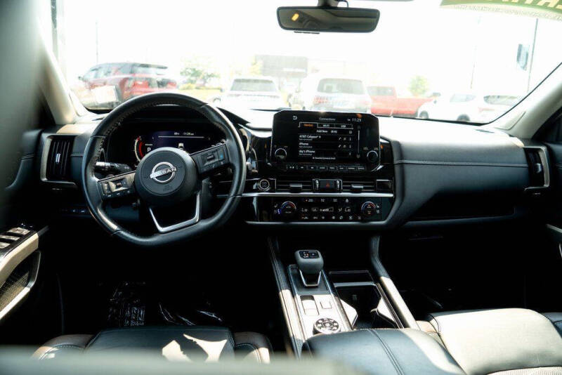 2023 Nissan Pathfinder Platinum