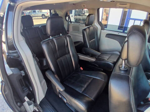 2016 Chrysler Town and Country Touring