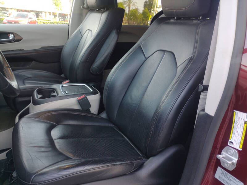 2017 Chrysler Pacifica Touring-L Plus