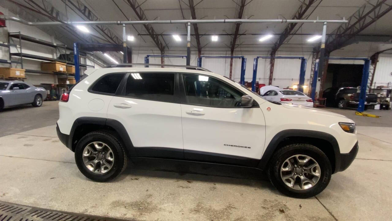 2019 Jeep Cherokee for sale at Victoria Auto Sales in Victoria, MN