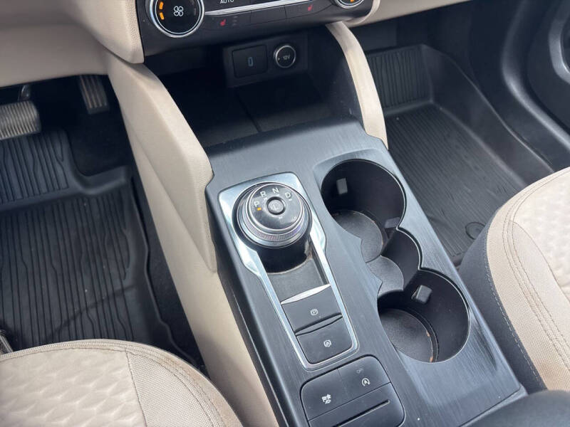2020 Ford Escape SE