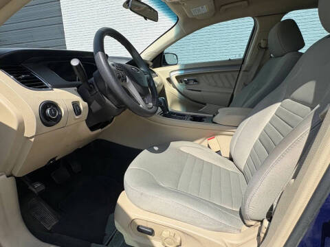2013 Ford Taurus SE