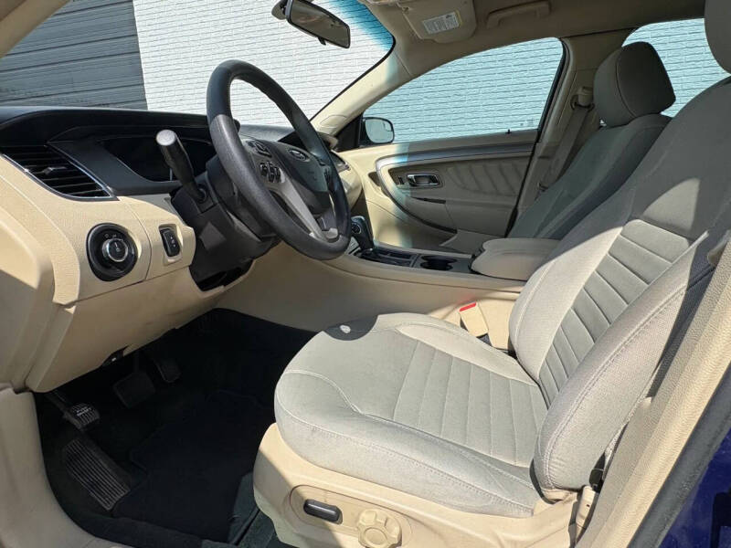 2013 Ford Taurus SE