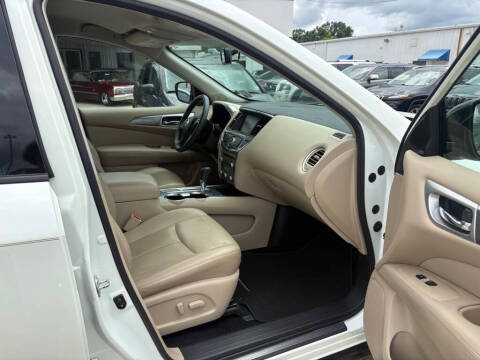2017 Nissan Pathfinder SL