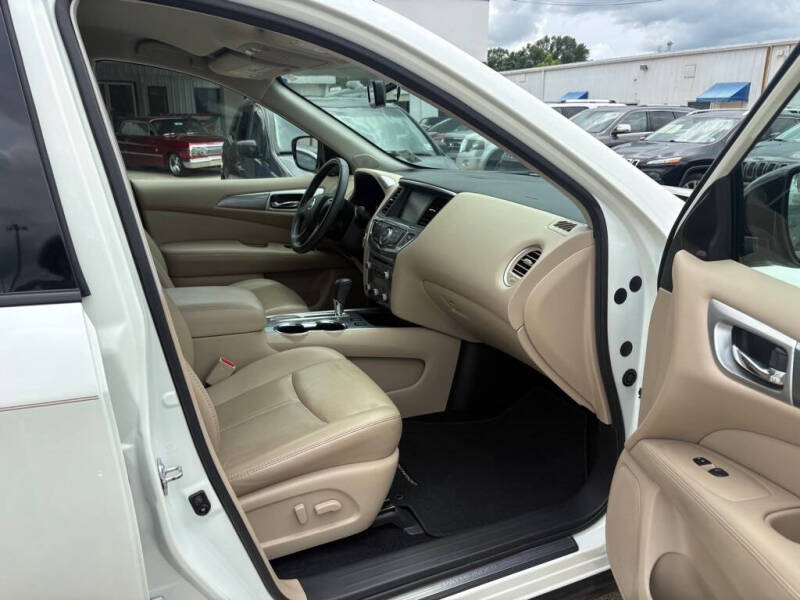 2017 Nissan Pathfinder SL