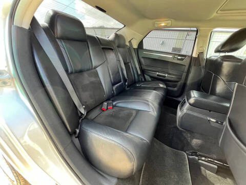 2009 Chrysler 300 SRT-8