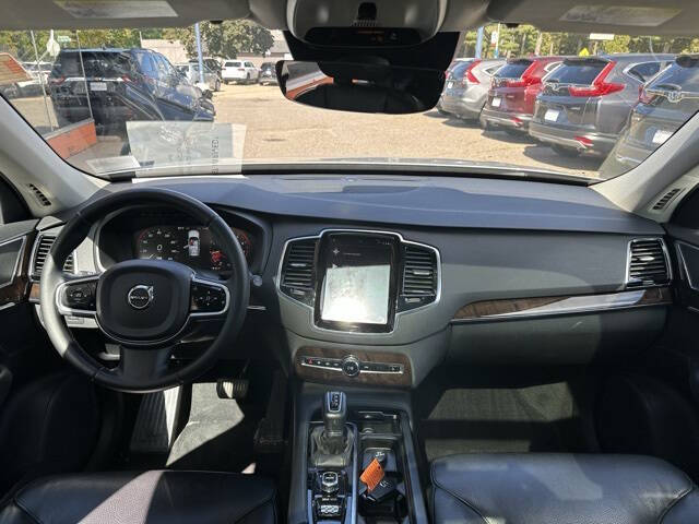 2016 Volvo XC90 T6 Momentum