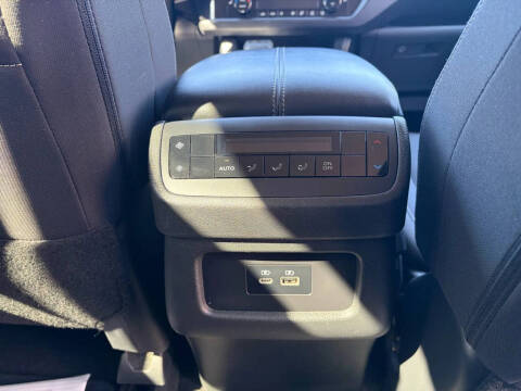 2023 Nissan Pathfinder SV