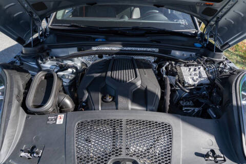 2025 Porsche Macan T