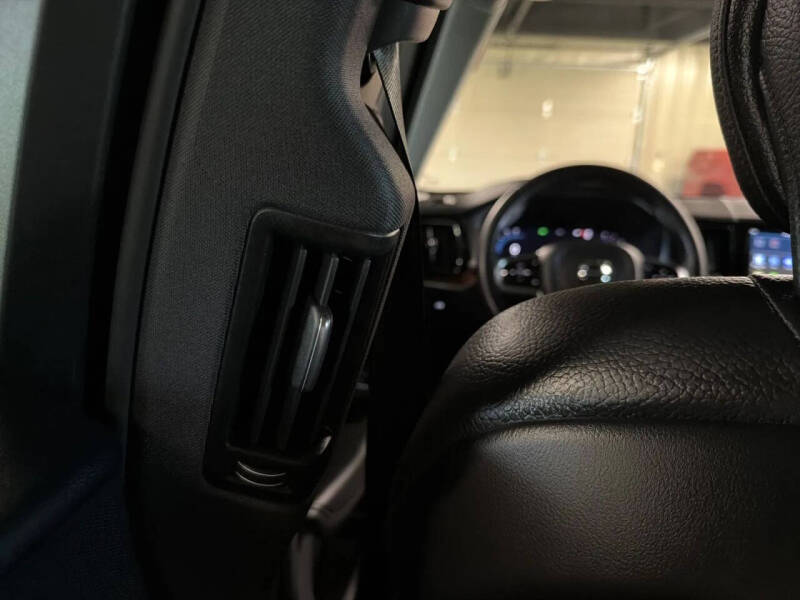 2024 Volvo XC60 B5 Plus Dark Theme