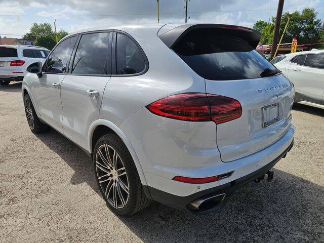 2017 Porsche Cayenne Platinum Edition