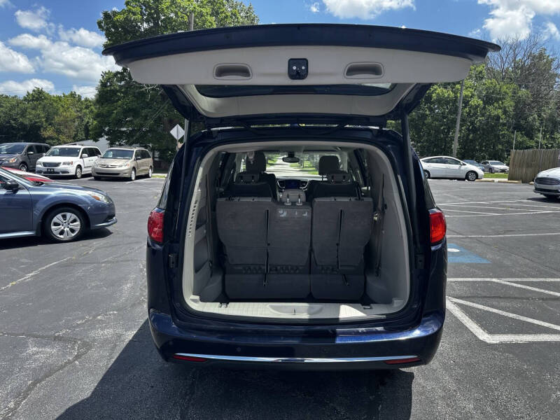 2017 Chrysler Pacifica Touring-L