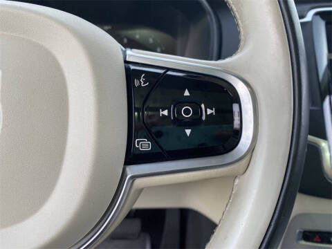 2016 Volvo XC90 T5 Momentum