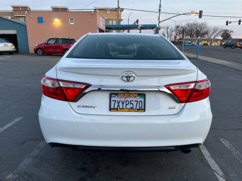 2017 Toyota Camry SE