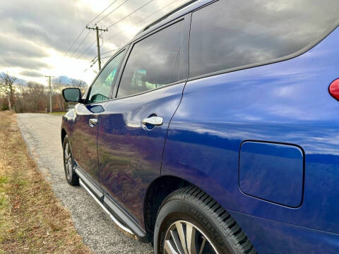 2017 Nissan Pathfinder SL