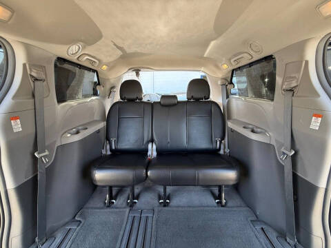 2017 Toyota Sienna LE 8-Passenger