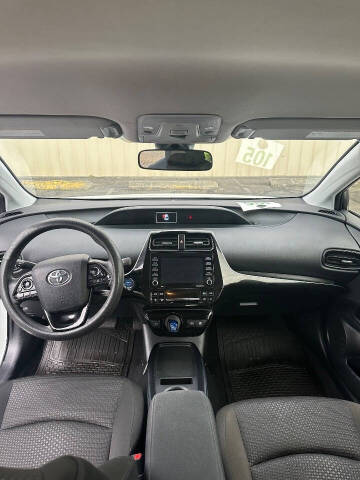 2022 Toyota Prius LE