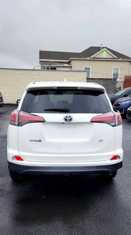 2018 Toyota RAV4 LE