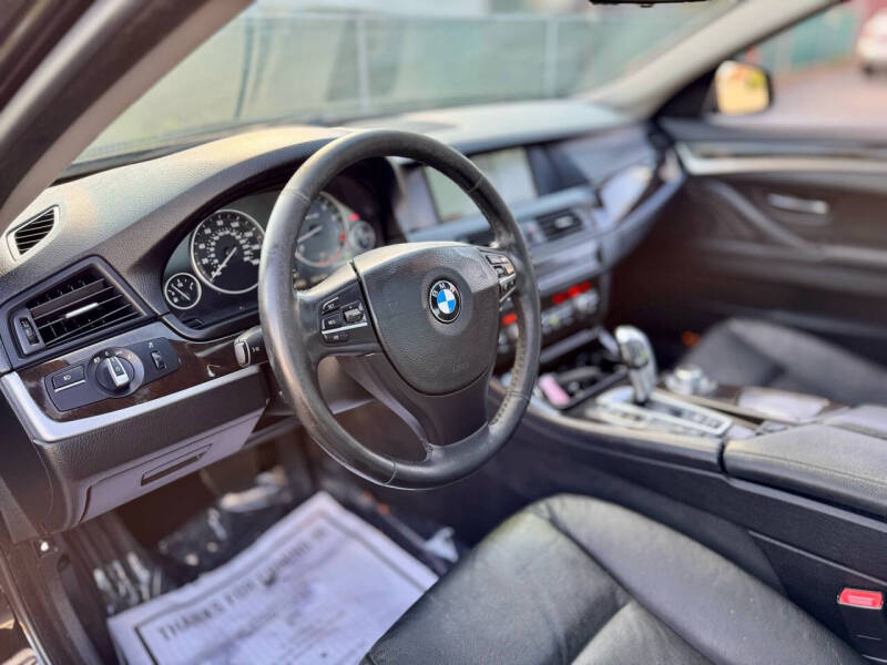 2012 BMW 5 Series 535i photo 23