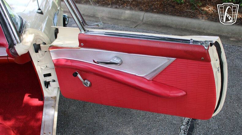 1957 Ford Thunderbird