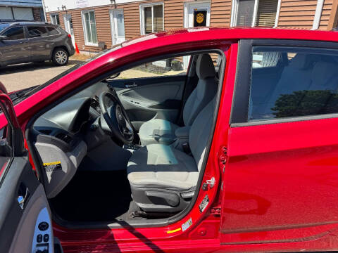 2012 Hyundai Accent SE