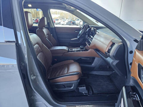 2022 Nissan Pathfinder Platinum