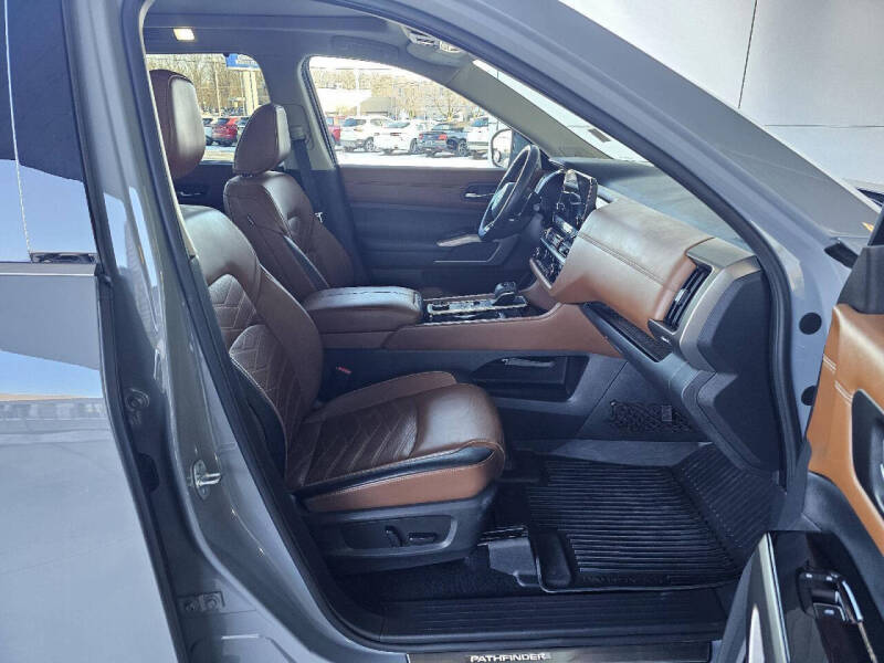 2022 Nissan Pathfinder Platinum