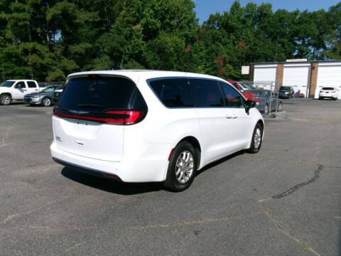 2025 Chrysler Pacifica Select