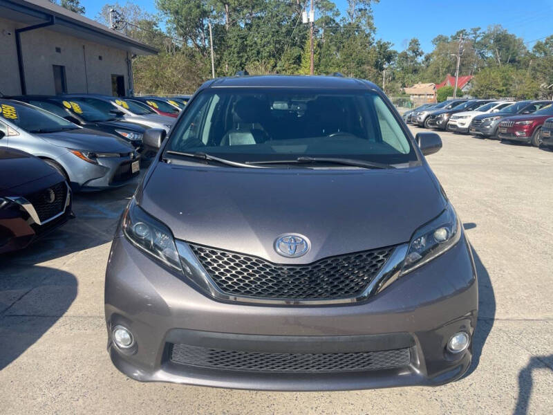 2017 Toyota Sienna SE 8-Passenger