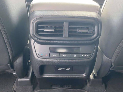 2023 Honda Pilot EX-L w/Rear Captain's Chairs