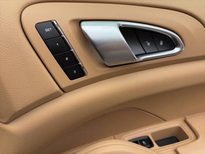 2014 Porsche Cayenne Platinum