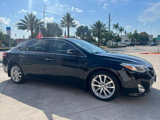 2013 Toyota Avalon Sedan - $15,397