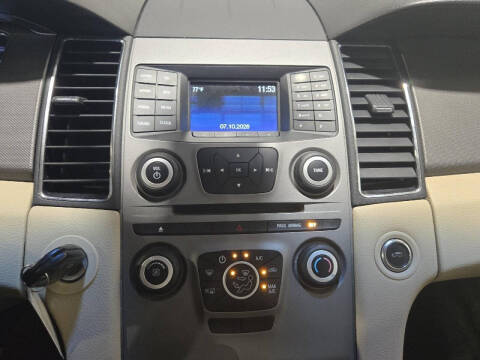 2016 Ford Taurus SE