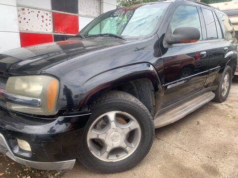 2004 Chevrolet TrailBlazer for sale at HIDALGOS AUTO SALES in Omaha NE