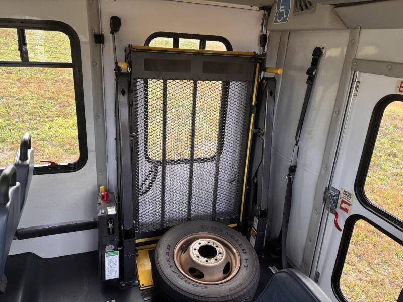 2017 Ford E-Series E-450 SD