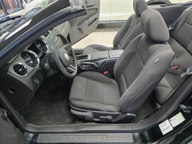 2012 Ford Mustang V6