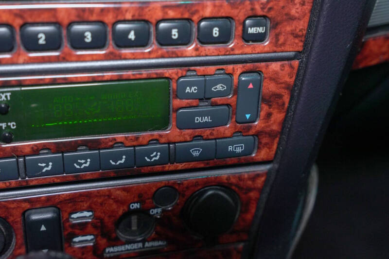 2004 Ford Thunderbird Deluxe