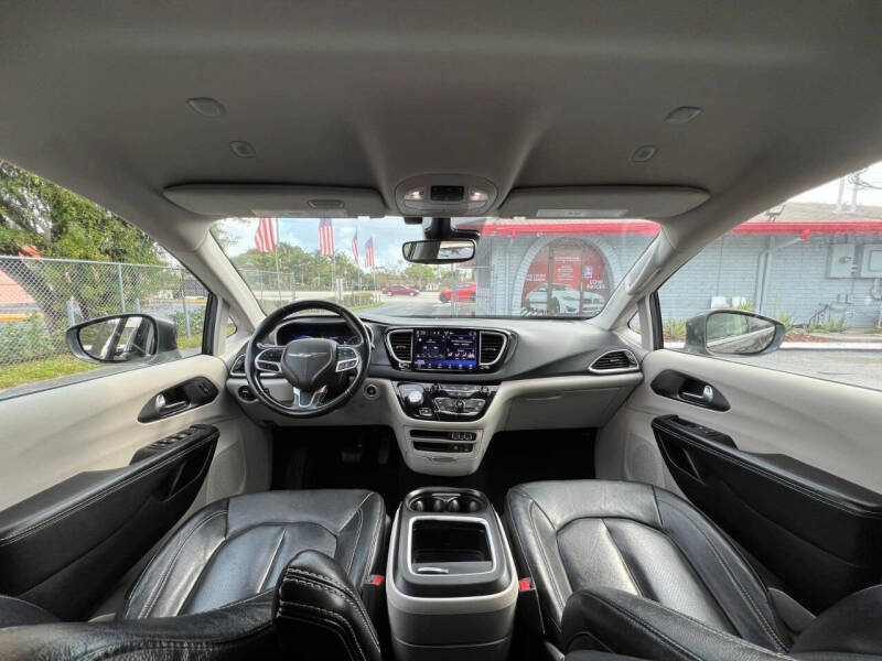 2022 Chrysler Pacifica Touring L