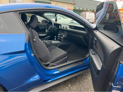 2017 Ford Mustang V6