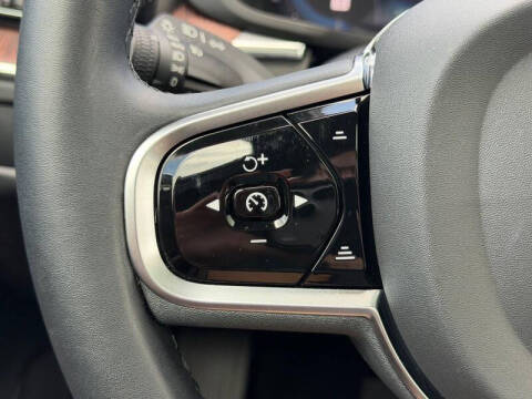 2023 Volvo XC60 B5 Plus Dark Theme