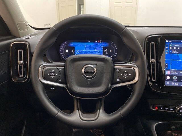 2025 Volvo XC40 B5 Core Bright Theme